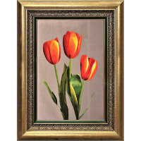 Картина вышитая шелком Алые тюльпаны ручной работы